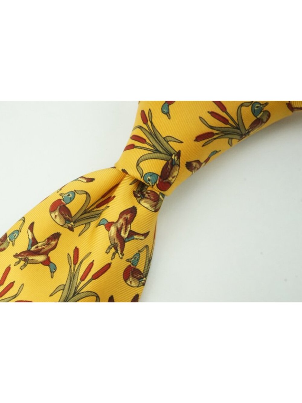 New & Lingwood Butter Yellow Mallard Duck 100% Silk Tie - Picture 2 of 8